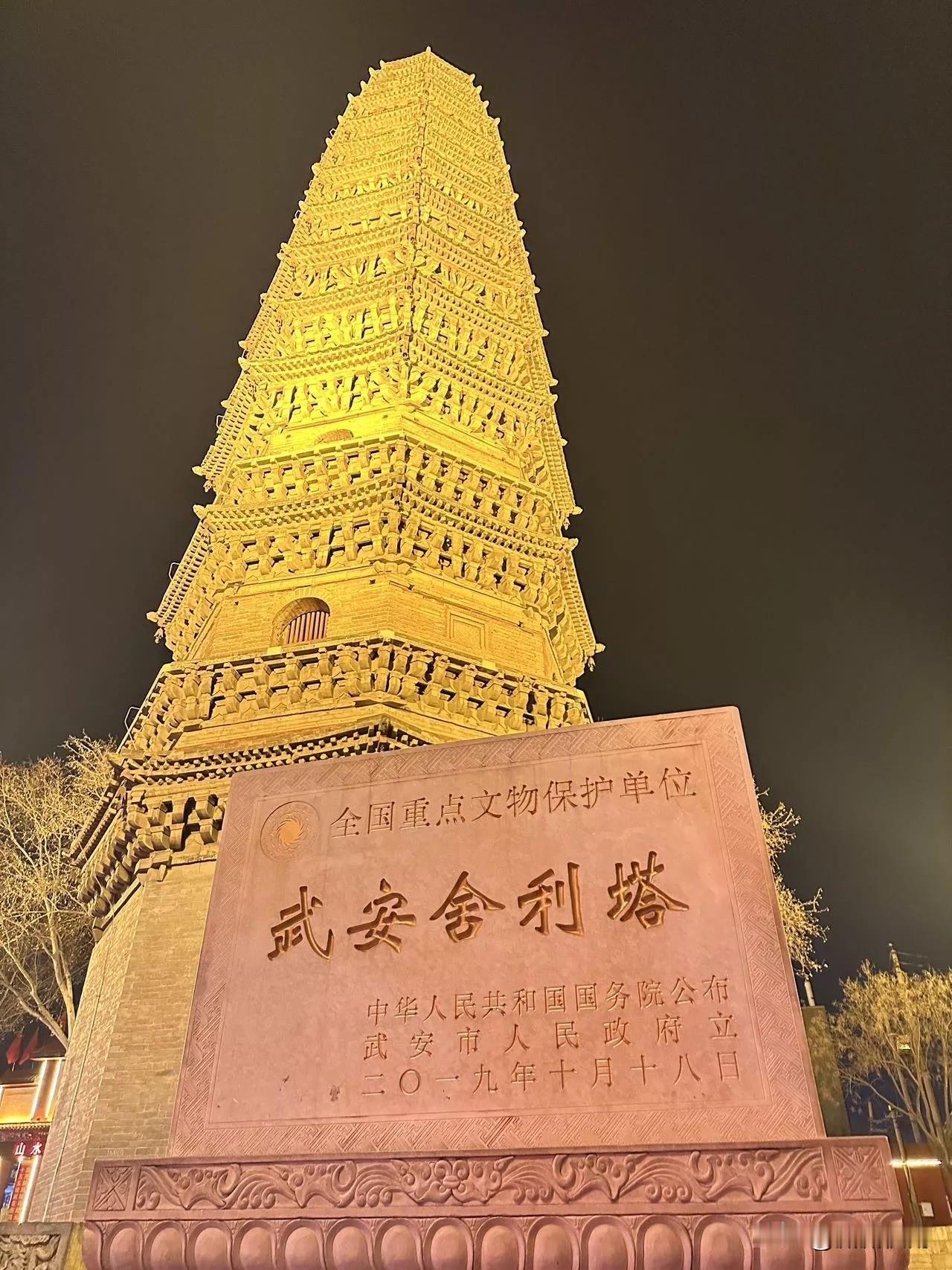 初中历史课教学中，关于＂井田制＂和＂租庸调制＂是重要的基础课程。我的历史老师