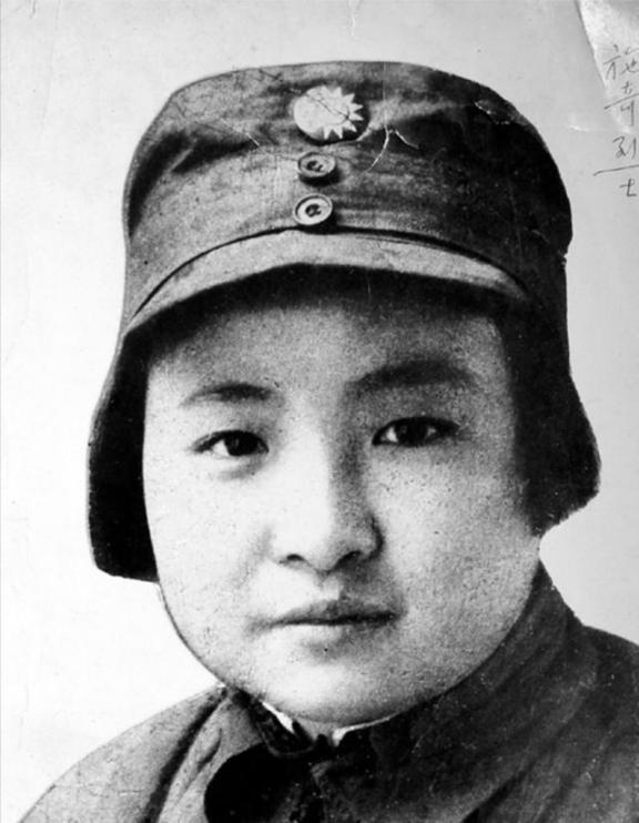 1941年，女地下党员施奇被敌人蹂躏，染上了病毒，导致她身体溃烂发臭，没想到后来