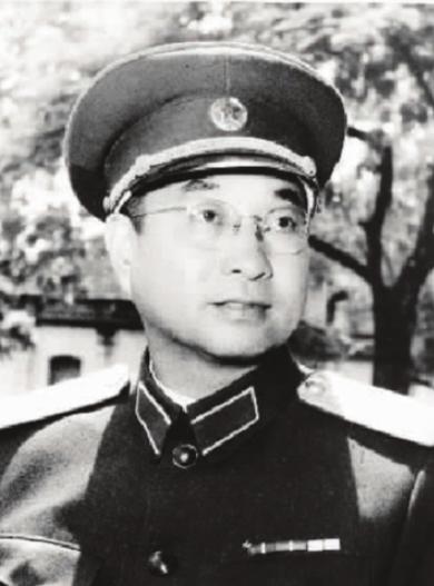 陈赓介绍敌中将：这是我好哥们，毛主席反问：你知他是我什么人吗？1957年，陈赓拉