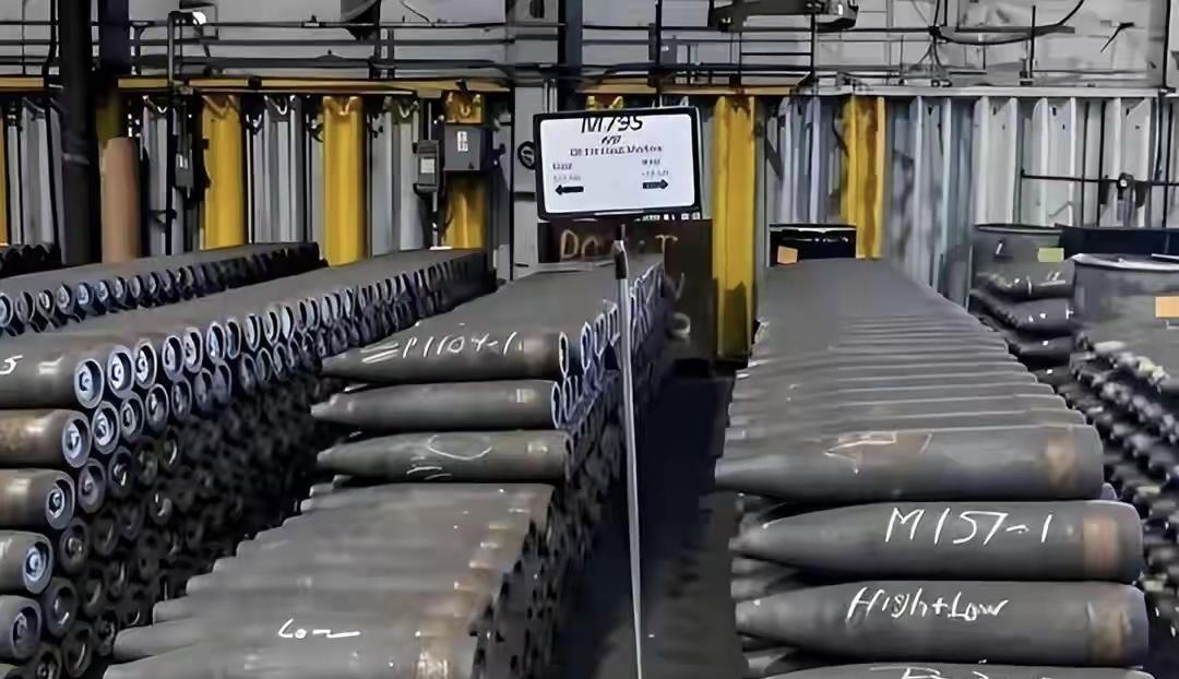 惊爆！中国重拳出击，回击美对台军售2025年12月26日清晨，佛罗里达海湖庄