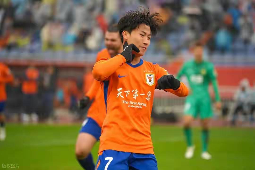 2比1，山东泰山队主场胜北京国安，迎来两连胜，把负分清零。中超新赛季开赛以来，韩
