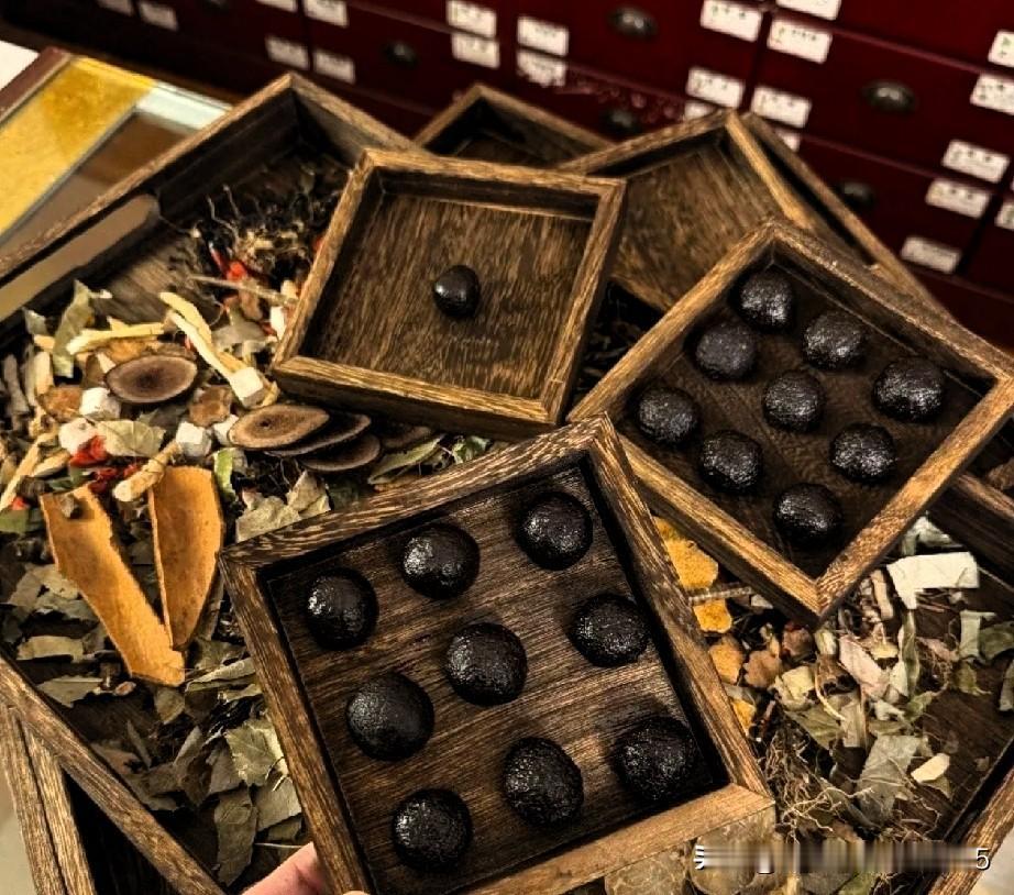 中药为什么会集中下架？这次集中下架的中药是国家整治中成药的一部分，目的是清退不明