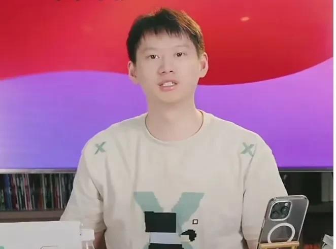 周雨的解说太偏颇，你最好还是给曼昱道个歉，你的解说就不能一碗水端平吗？首先