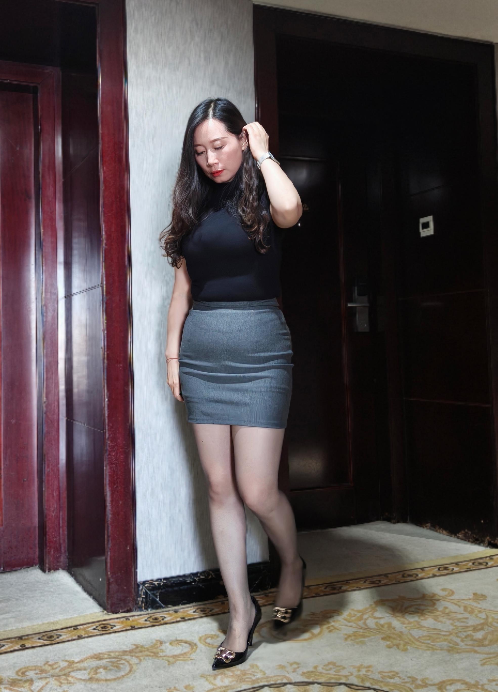 没有碎花裙，没有后妈群，包臀裙可好