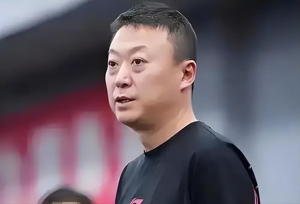 马琳太搞笑了！女单决赛赛场，孙颖莎与王曼昱角逐冠军，身为教练的马琳没有给出临场指