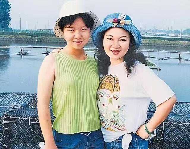 白冰冰，真的好让人心碎！1997年，白冰冰17岁的女儿白晓燕放学途中被绑架，因