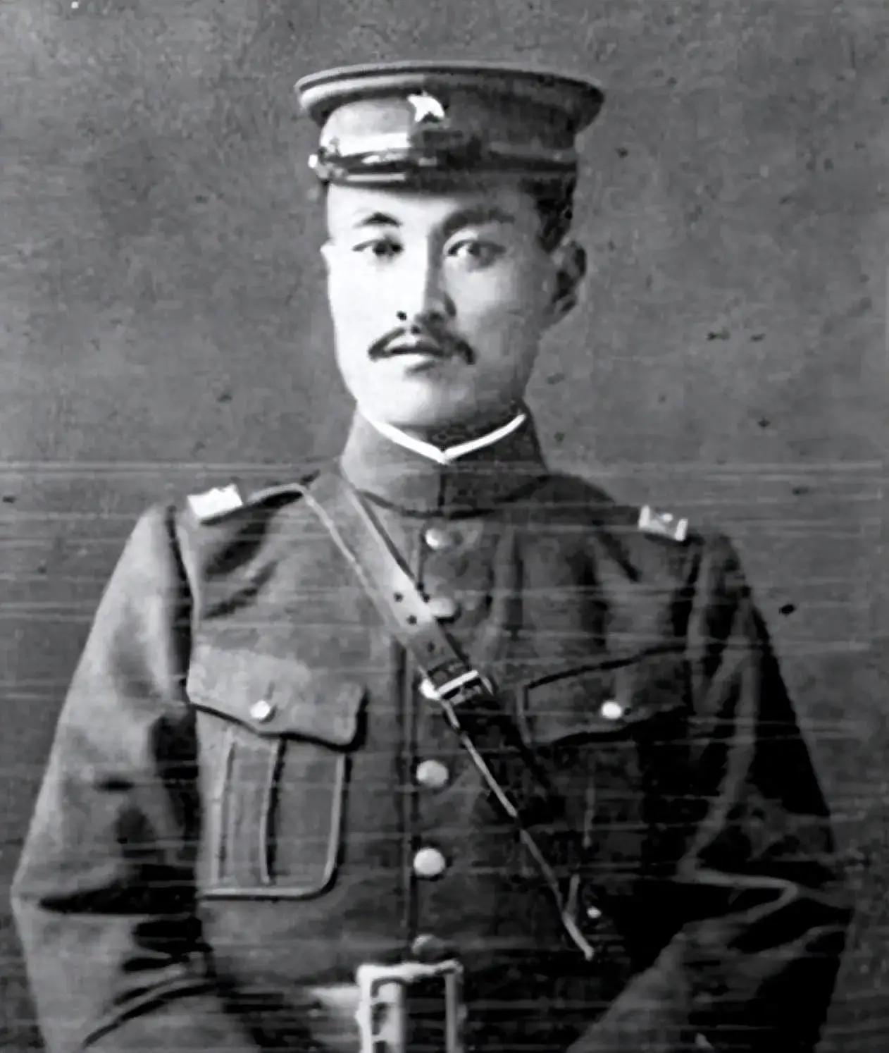 1925年11月26日，东北军高级将领姜登选被自己的留日同学郭松龄下令枪决。