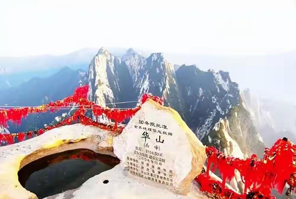 华山景区节日期间限流6.5万名游客，已经是最大的接纳程度，如果放任游客上山，只会