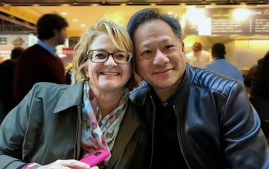 黄仁勋：老婆，今天公司财报出来了，股价又涨了。妻子：那就好，不过你别太累着自