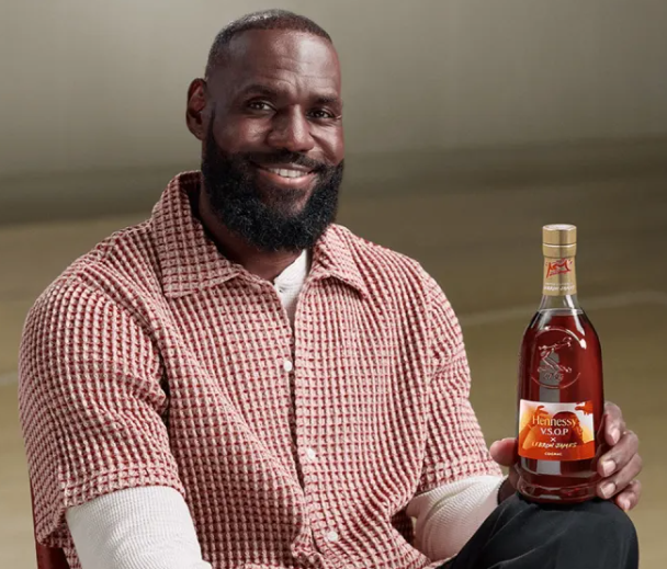 知名经纪人里奇-保罗在一档节目中谈到了詹姆斯：“勒布朗深谙成为联盟门面人物需兼