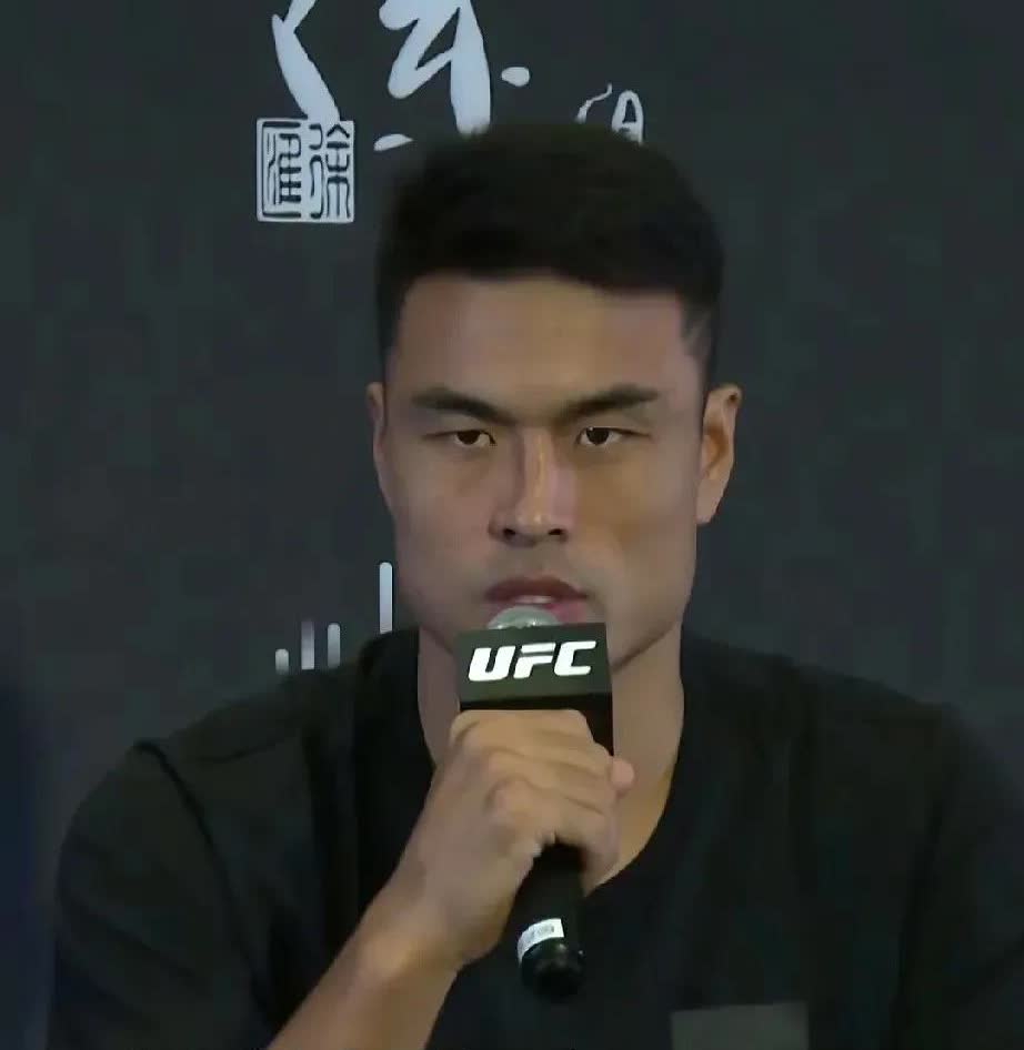 UFC格斗之夜上海站于8月22日与23日在上海体育馆举行。张名扬(排名14）