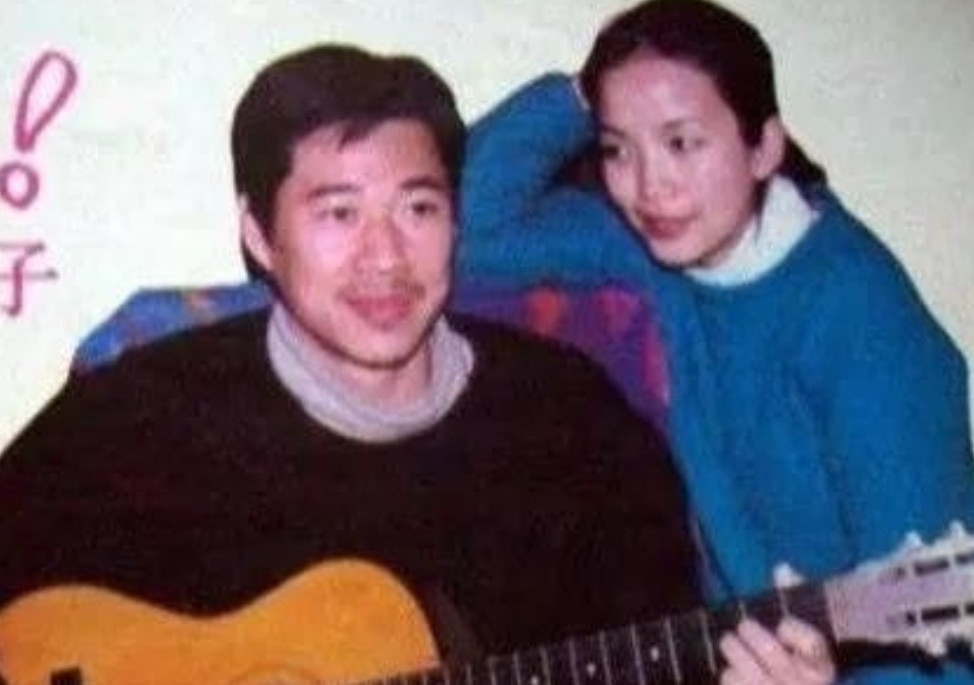 1991年演员张丰毅因为口角打了妻子吕丽萍一巴掌，吕丽萍伤心之余，直接跟其办理了