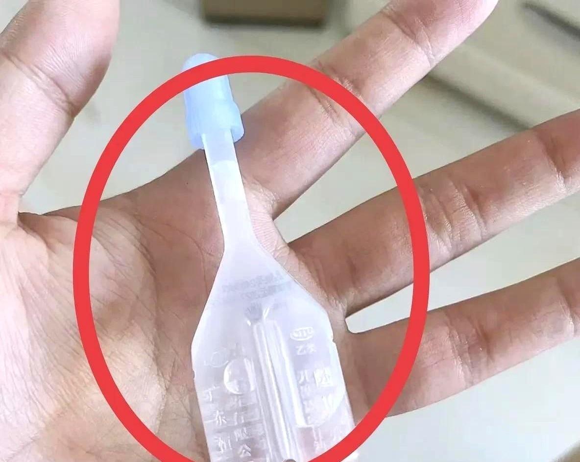 昨晚跟老公出门买避孕套，说实话，真挺尴尬。但最尴尬的不是买本身，而是现在药店的促
