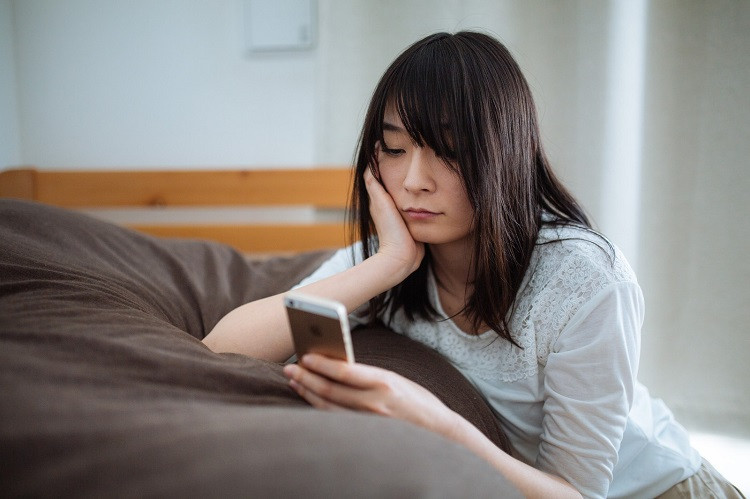 男人只要有了情人，就算再小心，也会露出这些破绽：1.时间不用在家里，经常出去陪