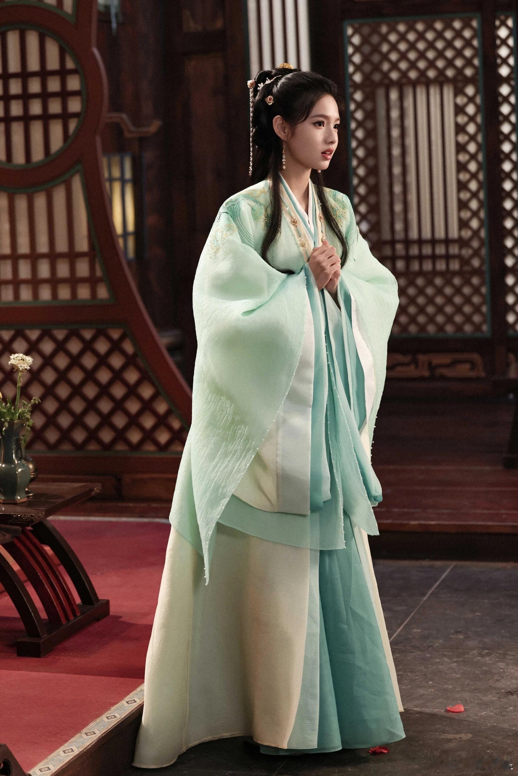 内娱女演员豆绿色古装大赏艾米、赵露思、杨紫、宋祖儿、虞书欣、陈都灵、