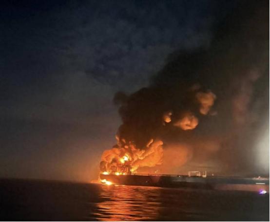 伊朗的无人机，直接朝着美军的军舰就冲过去了，而这事儿的根源，全是美军自找的！是因