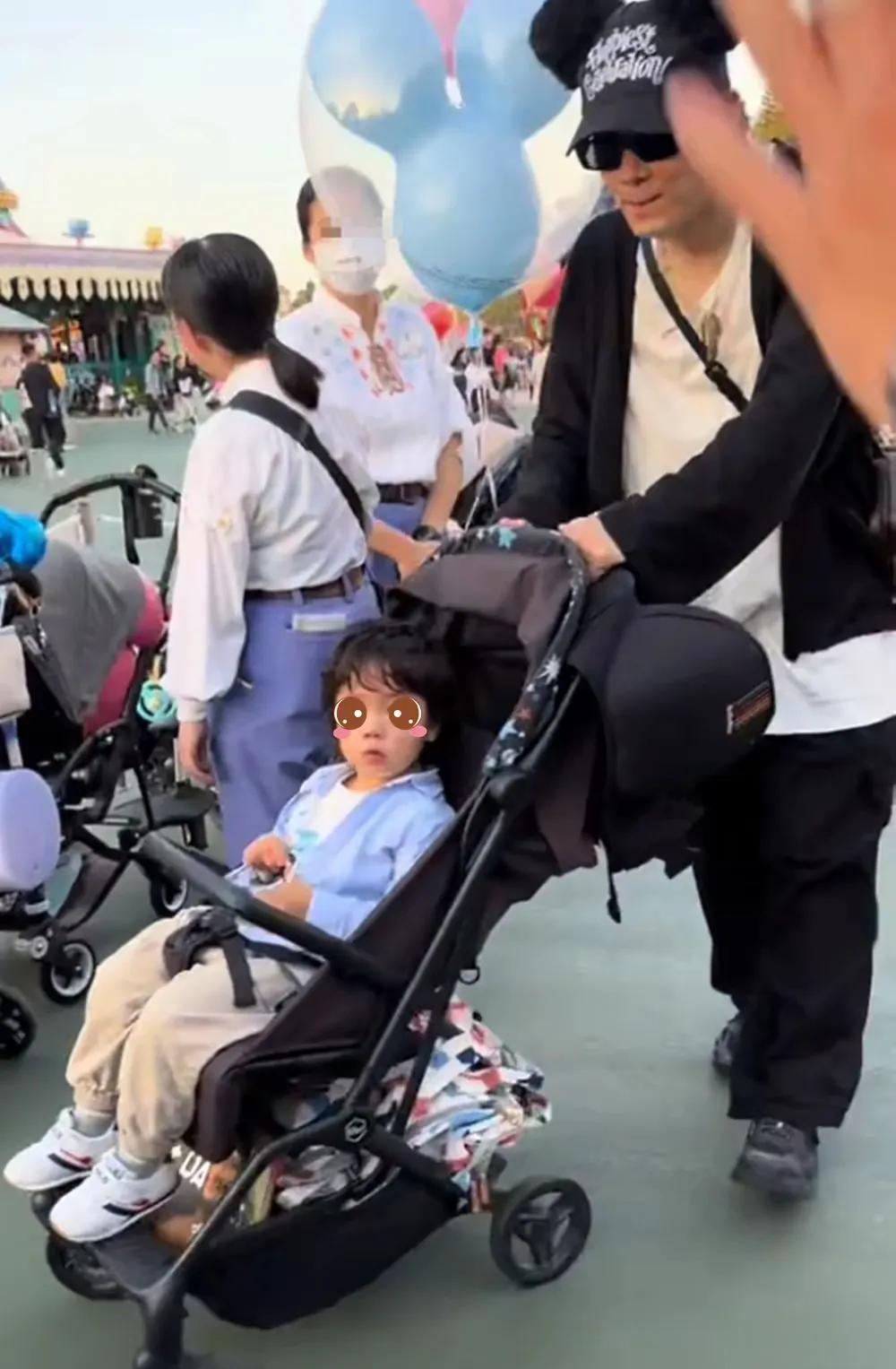 娱乐圈最会生娃的夫妻，女儿像妈妈甜美可爱，儿子像爸爸帅气斯文，戚薇与老公李承铉带