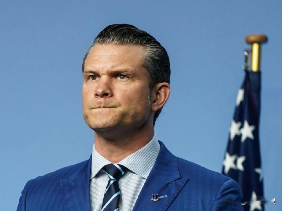 美国战争部长赫格塞斯露出真面目！赫格塞斯在向美军将领训话时讲道，看看我们的军