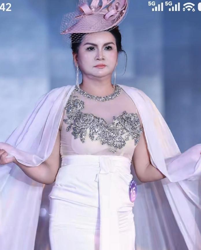 我突然发现，全网应该跟辽宁的冠军道个歉，人家好歹是实打实年轻靓丽啊！再看广东