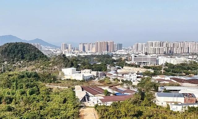 桂林那条拖了六年的2.7公里路终于开建了。以前从秀峰去西站或高速得绕中山北路，堵