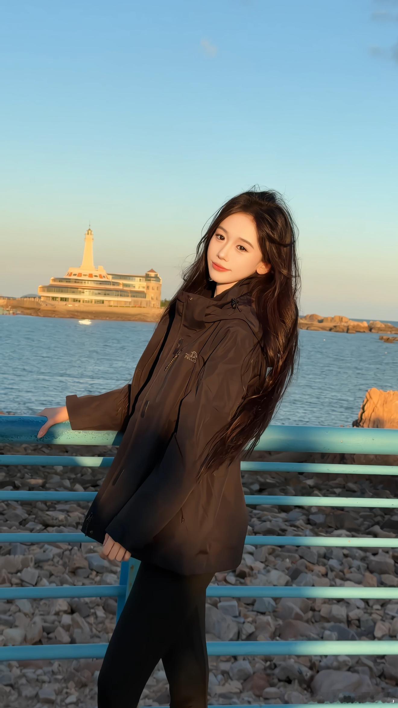 [哭哭]哎呀今天在海之恋那拍摄的时候遇见个摄影师还是我粉丝说关注我三年了想给