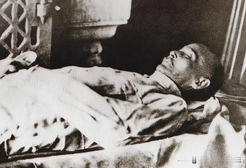 最近蒋家后人又提出，想把两口棺椁迁回大陆，奉化那边甚至已经有人提过选地的事。 