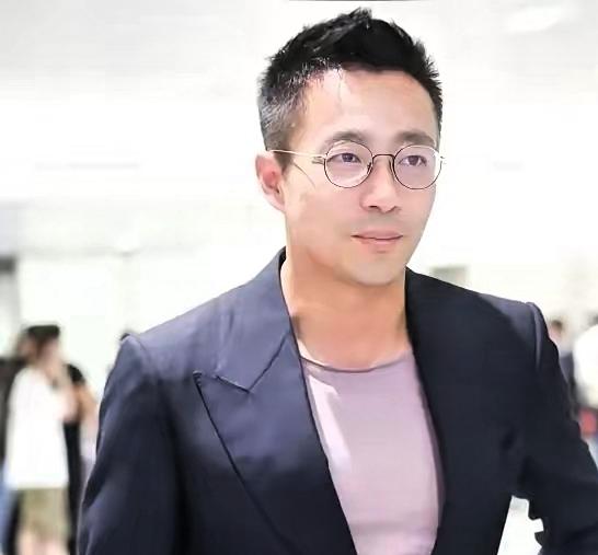 现在汪小菲张兰母子，在网上，大家看见，有些冲突，这很费解，都是人物，家里的事，也