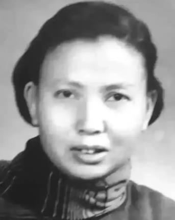 1941年，21岁的女战士莫林被活埋前，敌人竟突然问：“你认识莫林吗？”莫林一听