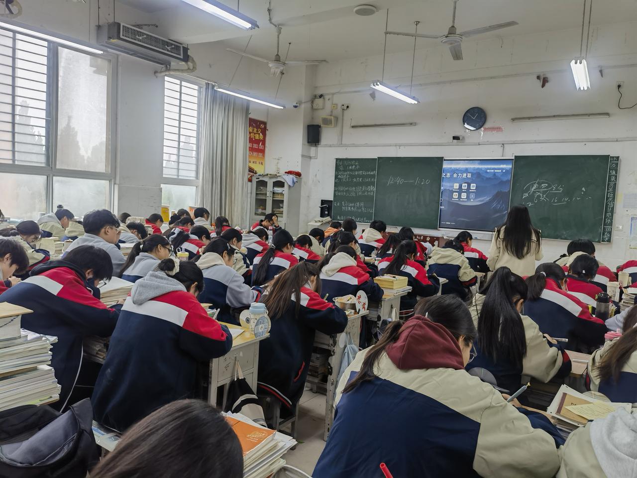 高中凡是高考数学能考140+，理综（物理、化学和生物）考250+，语文却只考9