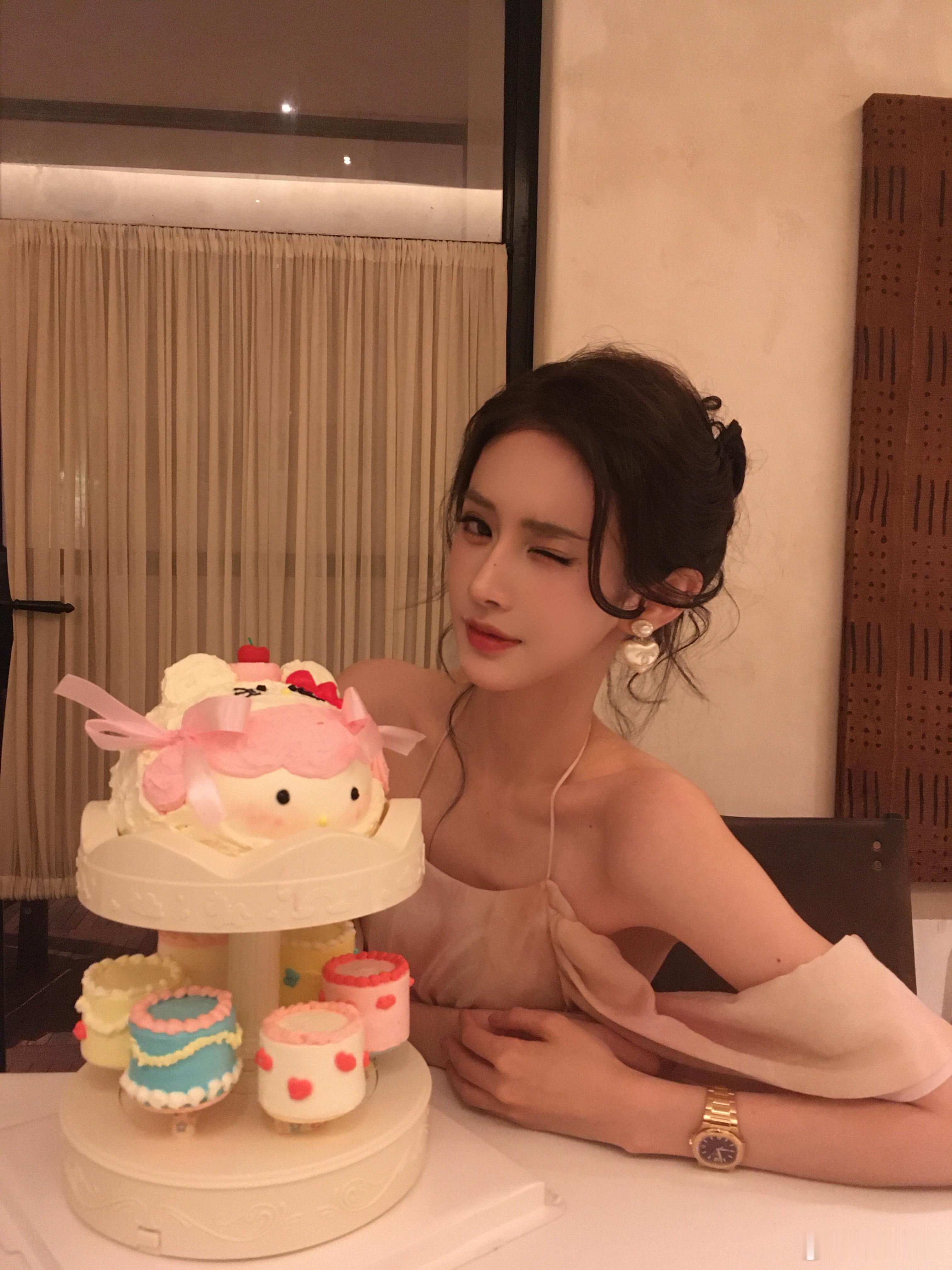 24🎂​​​