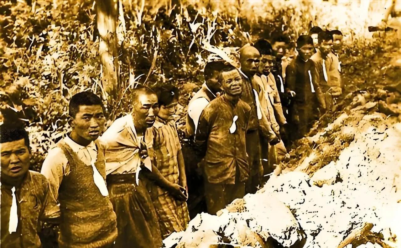 1937年12月13日，日寇占领了南京城后，凶残地大量屠杀中国人，照片上是毫无人