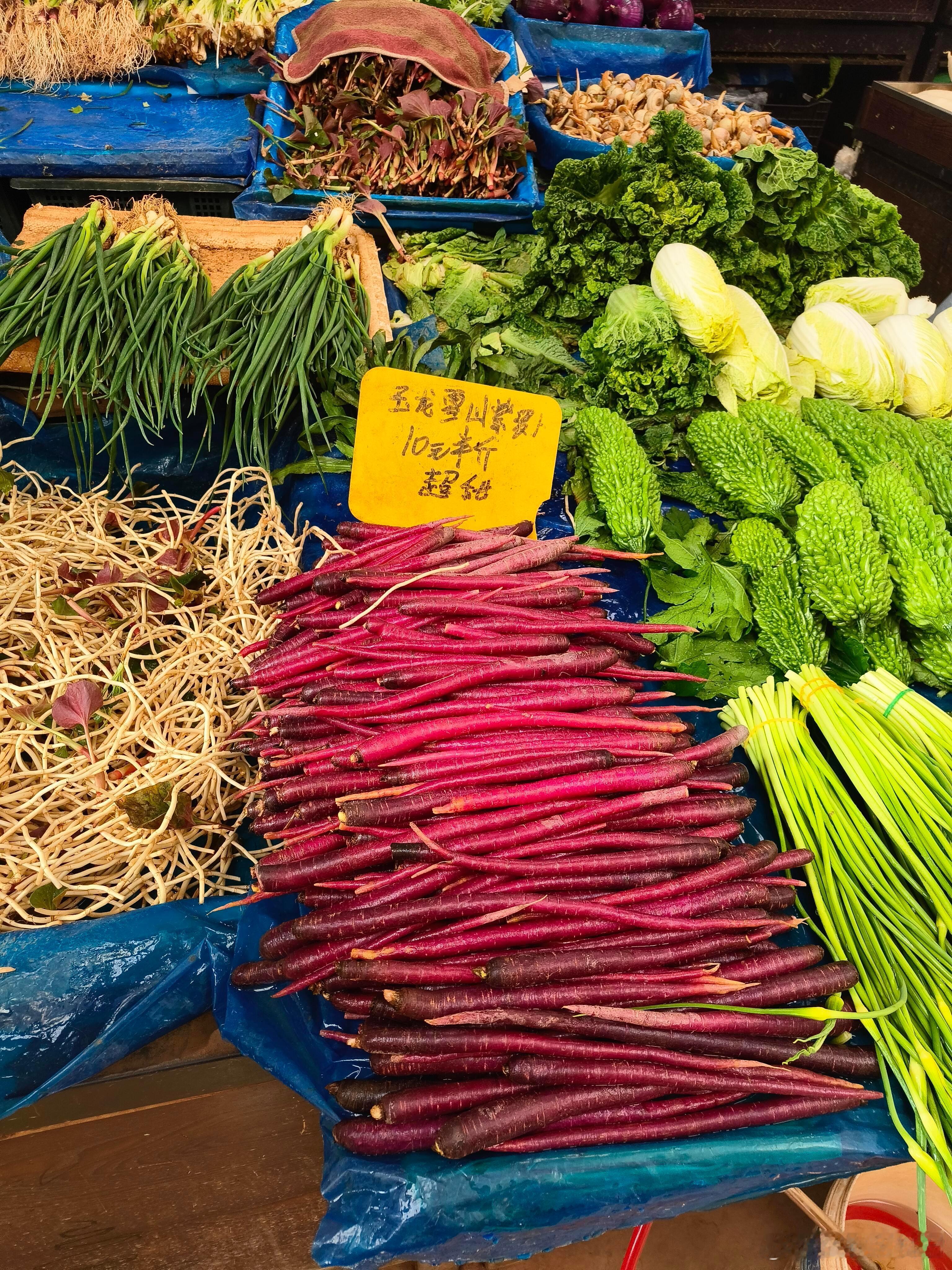 新年扫街计划看着太舒服了，能够把摊位上的蔬菜水果弄的如此干净美观绝对是有心人，