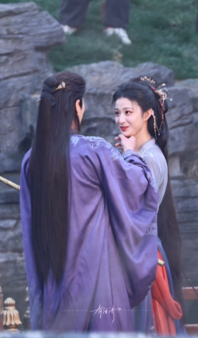 路透盘到包浆，正片终于安排！《成何体统》疯批暴君×祸国妖妃，人前狠戾媚态，私下吐