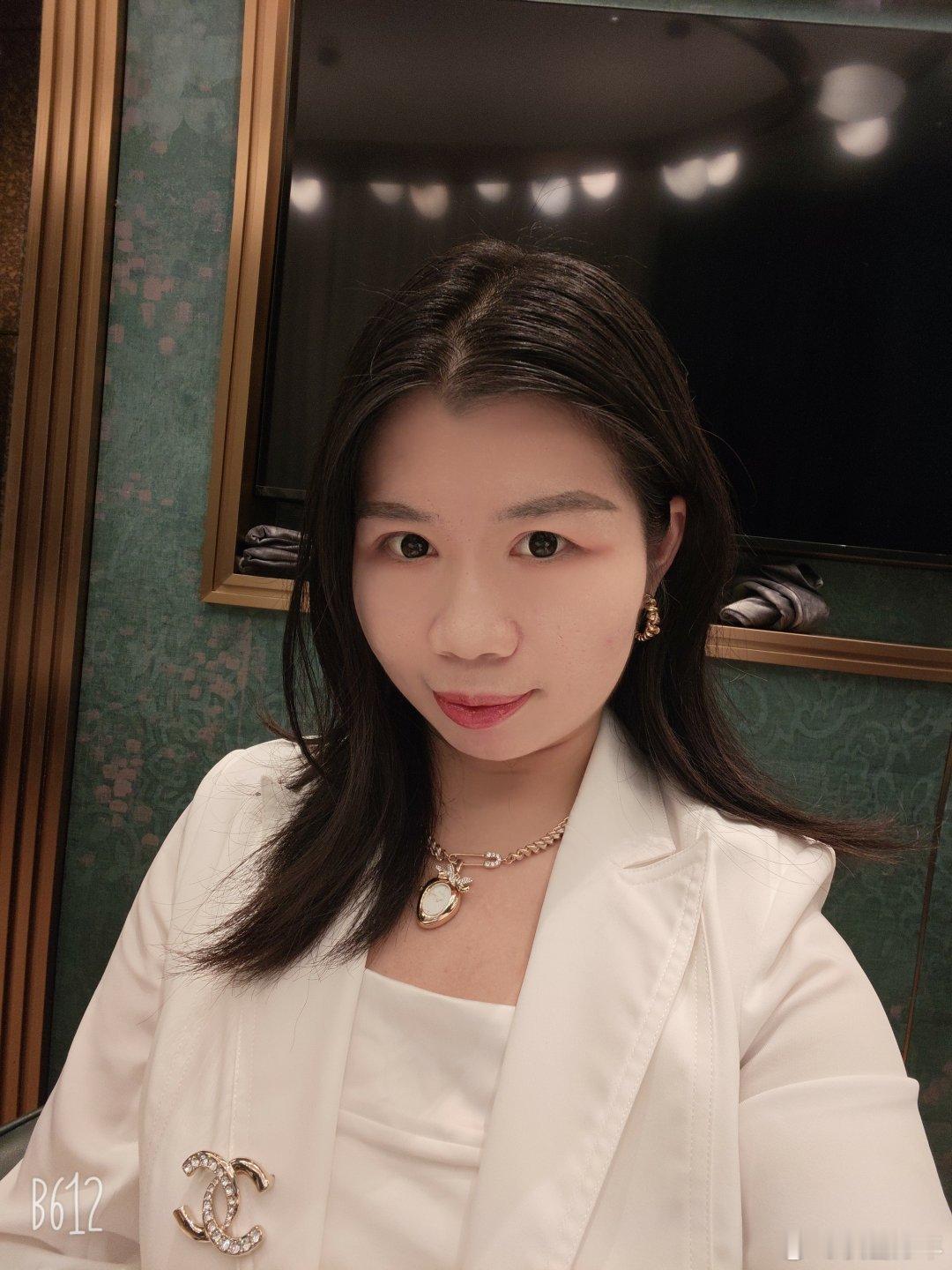 #吴宣仪#又戴上女神同款，感觉精神活力满满​也算是弥补了未能到现场见女神的遗憾了[大笑][大笑][大