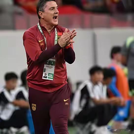 中国U23足球队的打法让国内很多足球人士嗤之以鼻，不屑一顾。中国队在小组赛中靠着