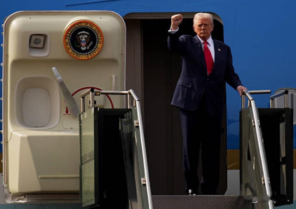 特朗普与中方在釜山机场会晤之后，直接从机场乘坐飞机返回美国了。特朗普会后神情轻松