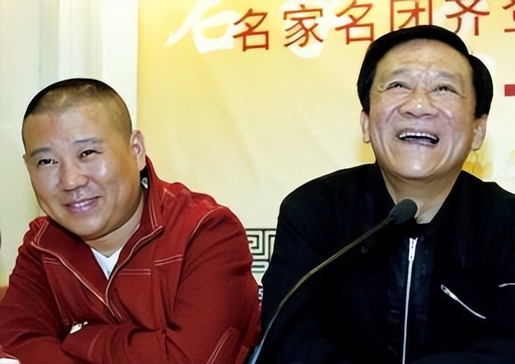 2007年，侯耀文突发心脏病去世，当女儿收拾遗物时，却发现他卡里的500万存款和