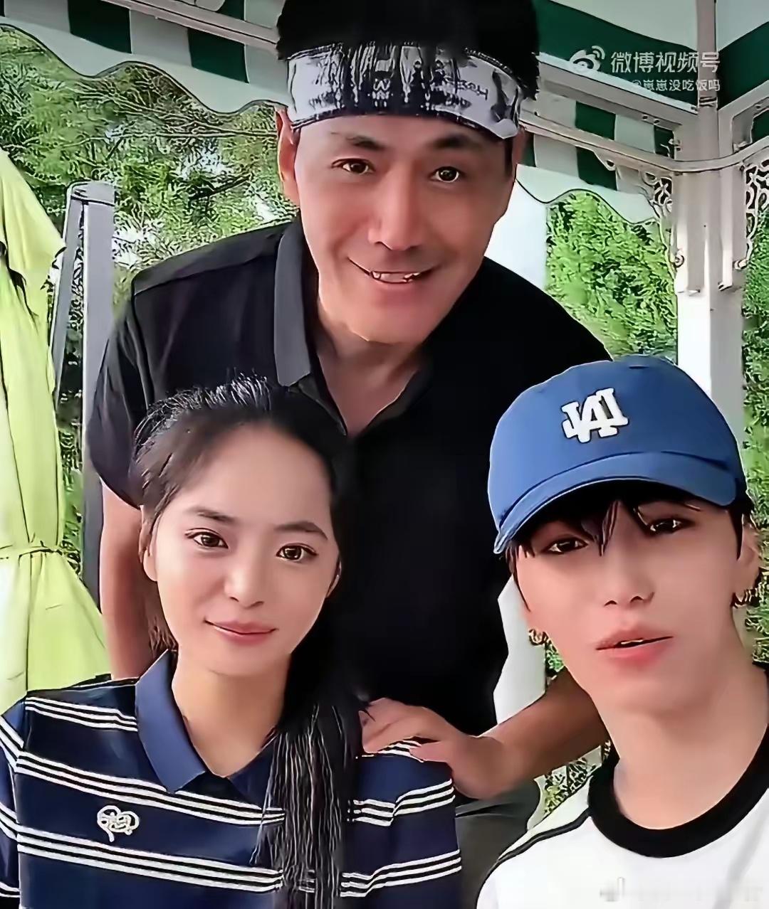 真没想到，邵兵的女儿不仅是龙凤胎，还是长得这么好看，关键还是个学霸，想必邵兵心里