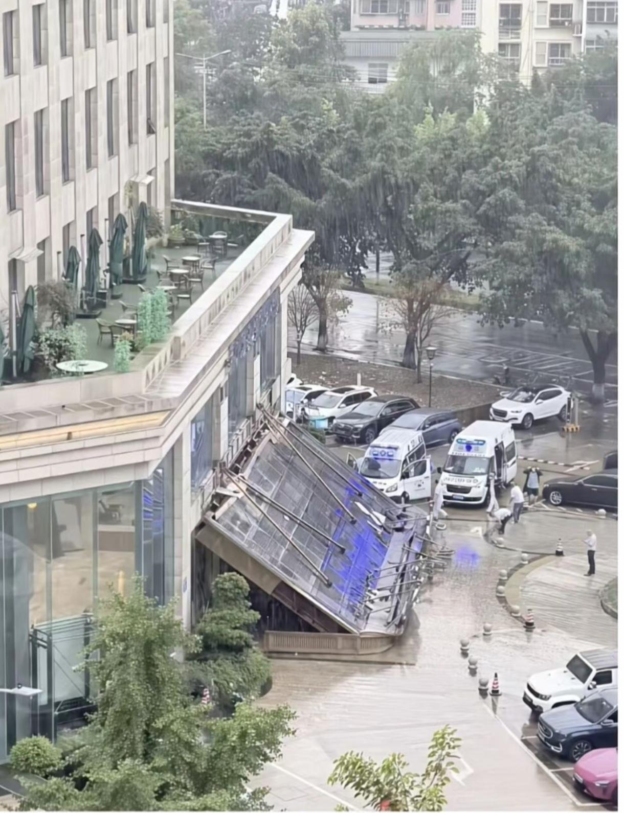 大悬挑审美畸形，要加柱子。主要责任分析一下，1、拉杆上端节点是否破坏，拉杆有没有