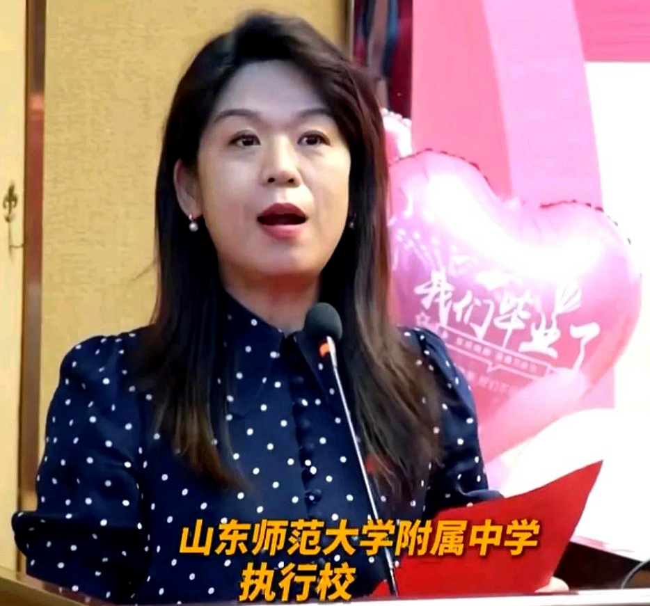 山东师大附中国际部的毕业典礼确实非常震撼，收到了380余封世界名校的录取通知书，