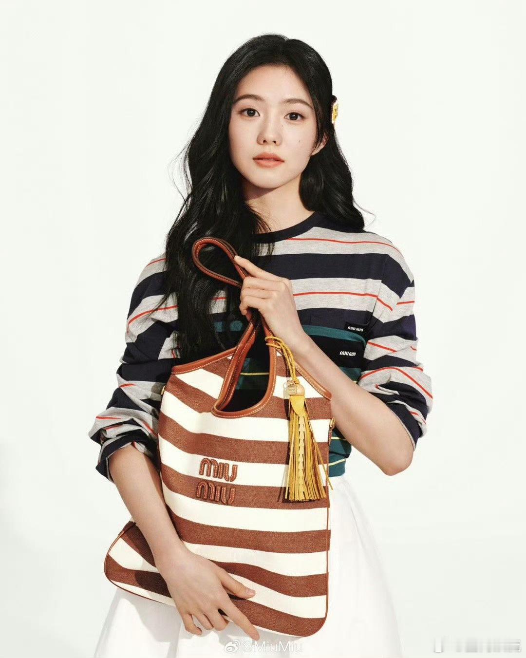 miumiu签了三个00花MiuMiu签了三个00花：刘浩存赵今麦李庚希​
