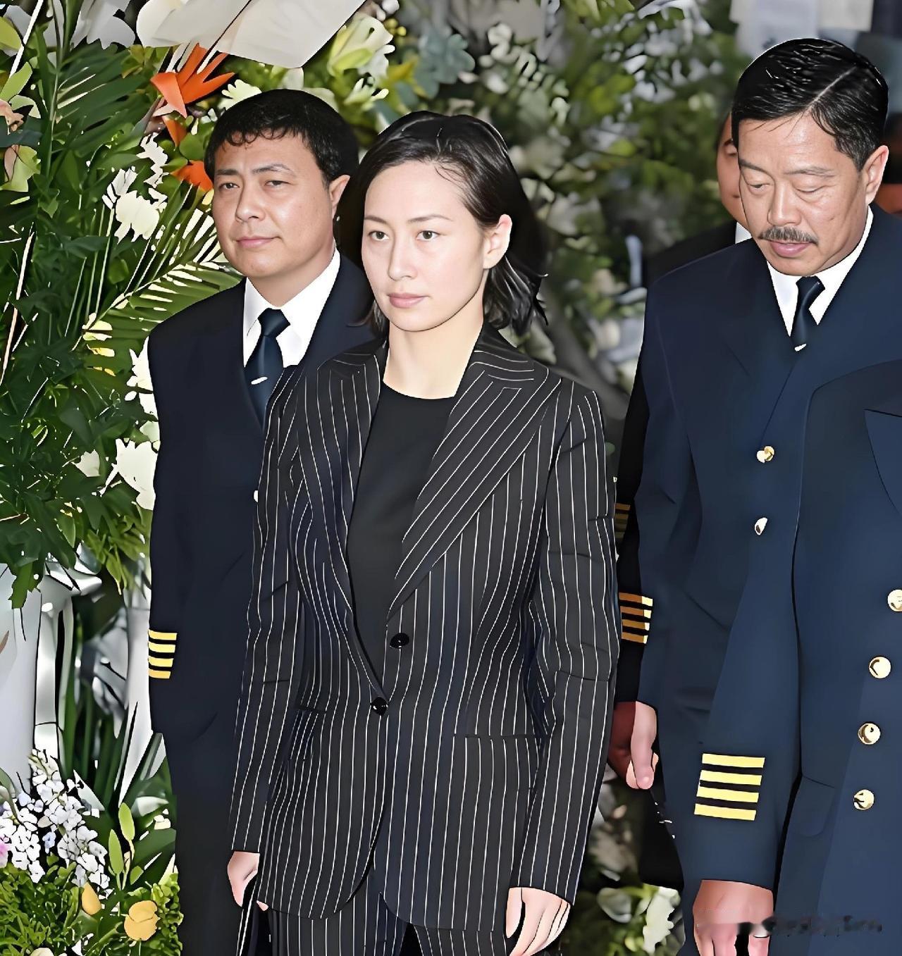 何超琼，4月12日，何超琼送走了60岁的胞妹何超蕸，64岁的她成了二房最后的“顶