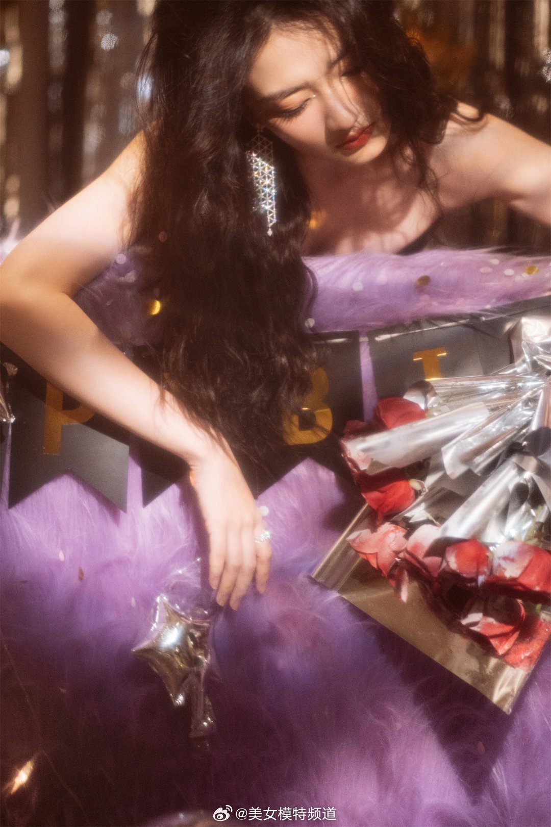 徐璐黑色拖尾裙造型大片