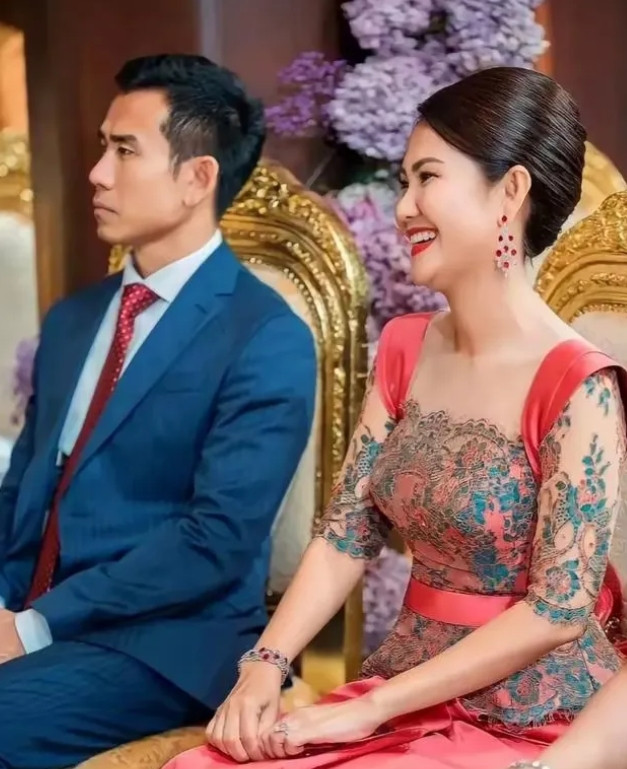 这是柬埔寨强人洪森大女儿洪玛娜与现任丈夫的的合影洪玛娜，作为洪森的长女，无疑是