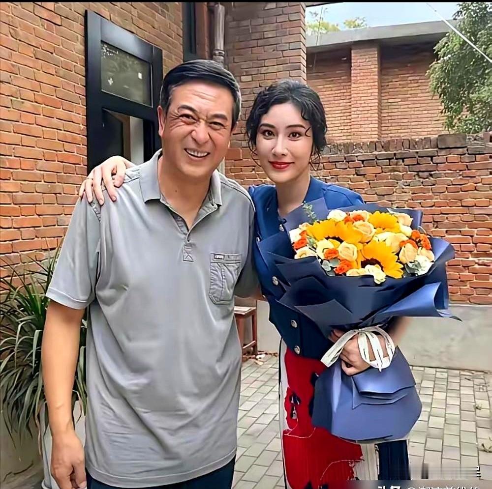 当凌晨的屏幕亮着时，最容易把刀子捅到亲近的人。2017年10月，张嘉译在剧组拍