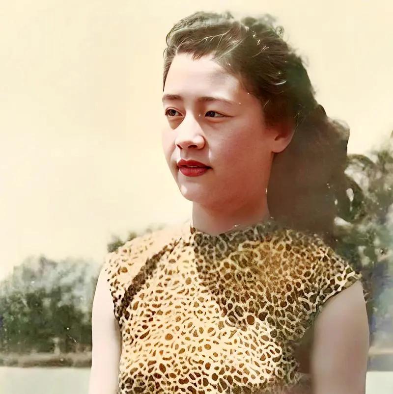 张大千最喜欢第四任夫人徐雯波肤白貌美，丰满高挑，张大千曾经这样说：“女人有三美，