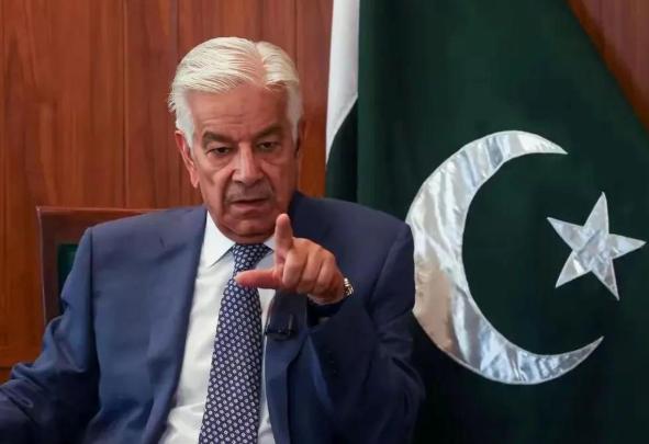 巴基斯坦国防部长阿西夫一句话直接把全网炸懵了，他说武库里随便拎点家底就能把塔利班