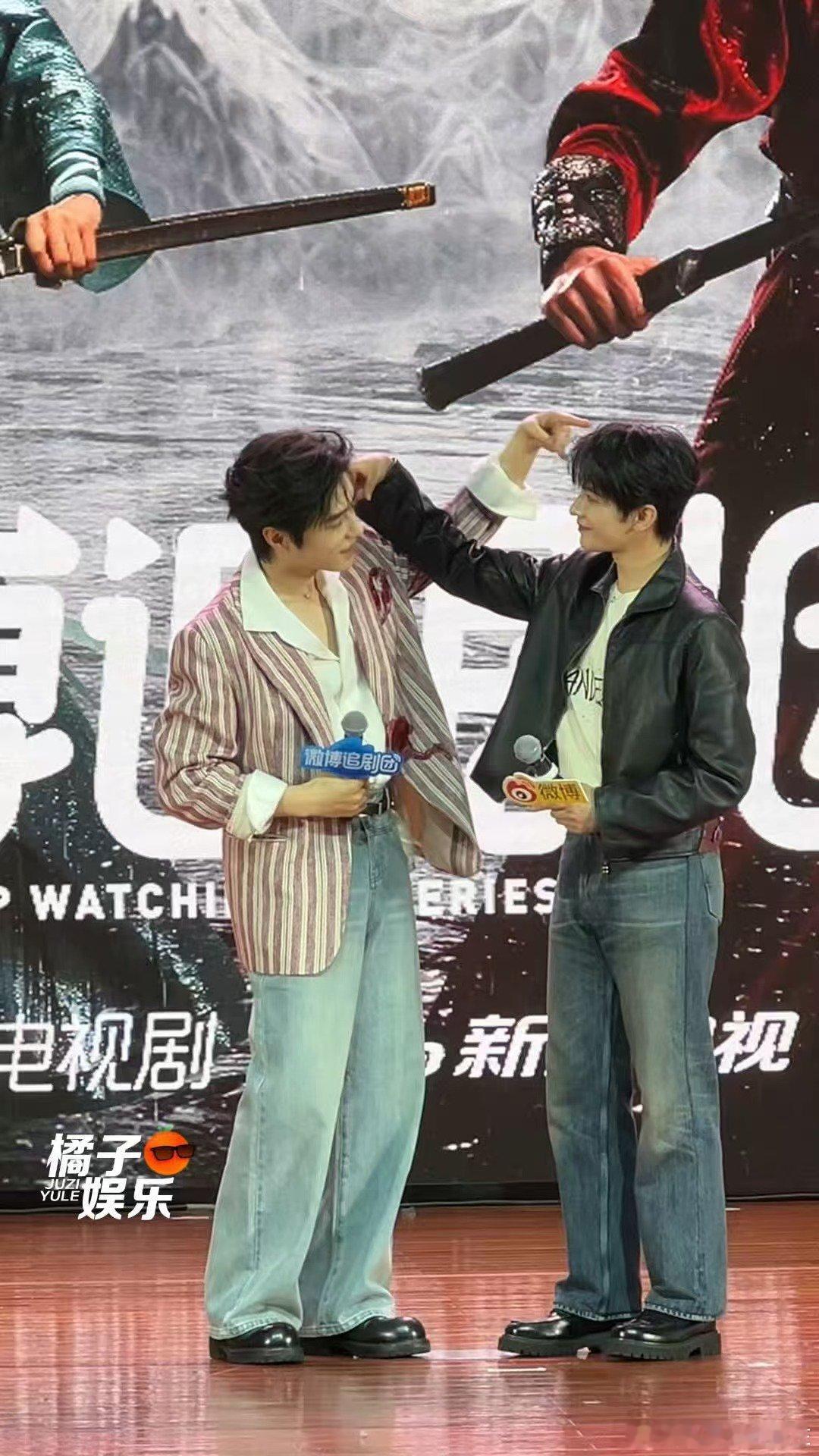 杨洋方逸伦现场猫鼠贴贴这默契不是演的吧，一举一动都好合拍电视剧雨霖铃杨洋剧宣送黄