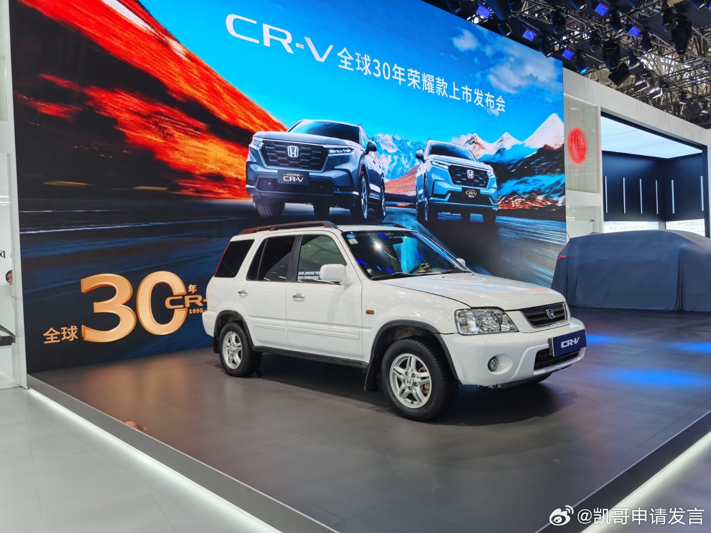 东风本田cr-v大v聊车展馆已经装不下CR-V了！六代车型齐聚，看看有哪款是你