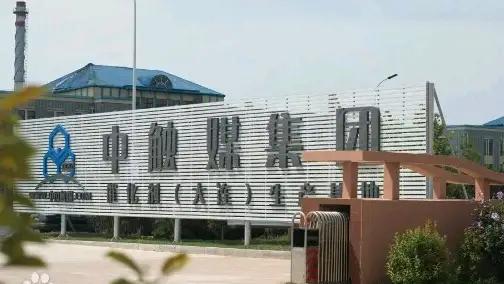 24岁独女刚丧母，转眼要接手近5亿市值的股份，这笔天降横财，其实是烫手山芋。